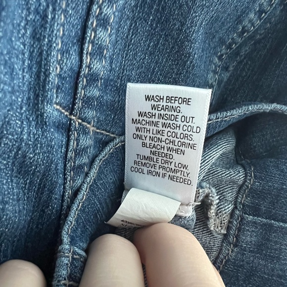 Croft & Barrow Women’s Classic Light Blue Jean Jacket with Pockets - Picture 8 of 9